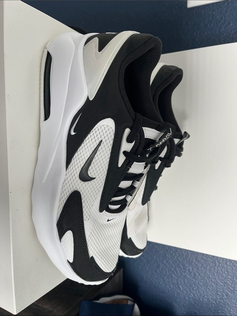 Nike men's air max Black and White Mesh Sneakers